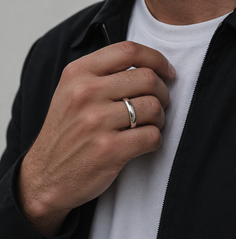 9ct White Gold 4mm Court Men’s Ring – Classic Polished Band