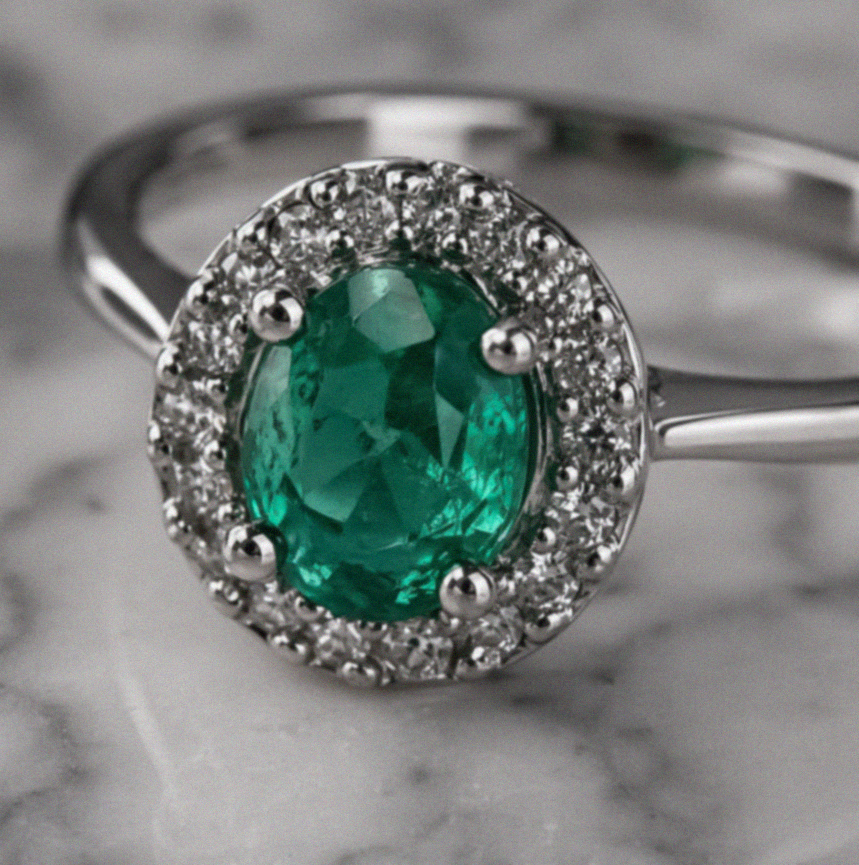 9ct White Gold Emerald & Diamond Cluster Ring