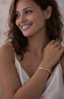 9ct Yellow Gold Sculpted Ribbed Twist Spring Bangle