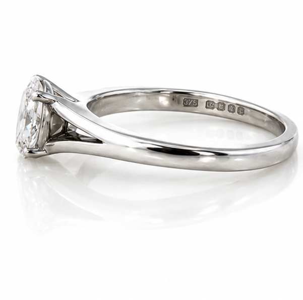9ct White Gold Oval-Cut Split-Shoulder 0.31ct Diamond Engagement Ring