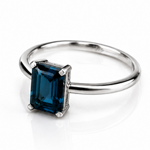 9ct White Gold Rectangle London Blue Topaz Ring