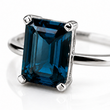 9ct White Gold Rectangle London Blue Topaz Ring