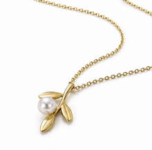 Willow Pearl Necklace in 9ct Gold
