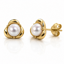 Petal Set Freshwater Pearl Stud Earrings in 9ct Gold