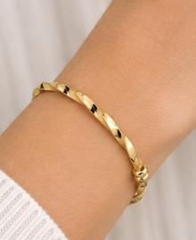 9ct Yellow Gold Twisted Hollow Hinged Bangle