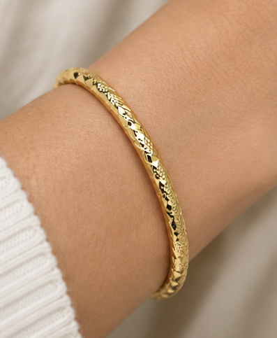 9ct Yellow Gold Patterned Hollow Hinged Bangle