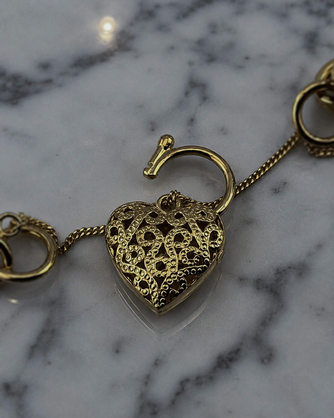 Solid 9ct Yellow Gold Prince of Wales Bracelet with Filigree Heart Padlock – 19.5g