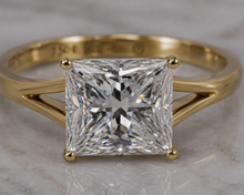 18ct Yellow Gold 3.02ct Princess Cut Diamond Solitaire Ring