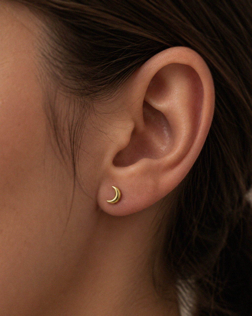 Sterling Silver Crescent Moon Labret Stud Earrings – Pair