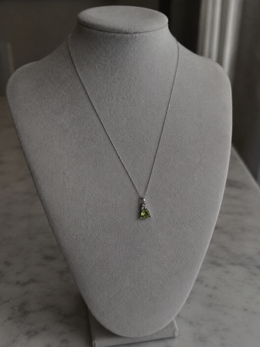 9ct White Gold Trillion Peridot & White Topaz Pendant – 46cm Curb Chain