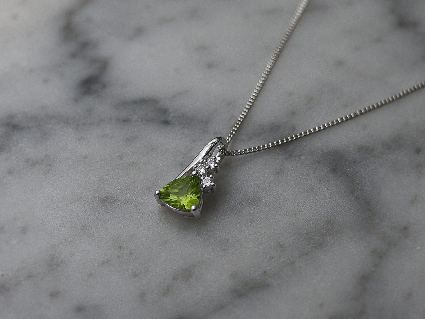 9ct White Gold Trillion Peridot & White Topaz Pendant – 46cm Curb Chain