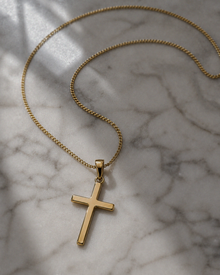 Medium Cross Pendant Necklace in 9ct Yellow Gold