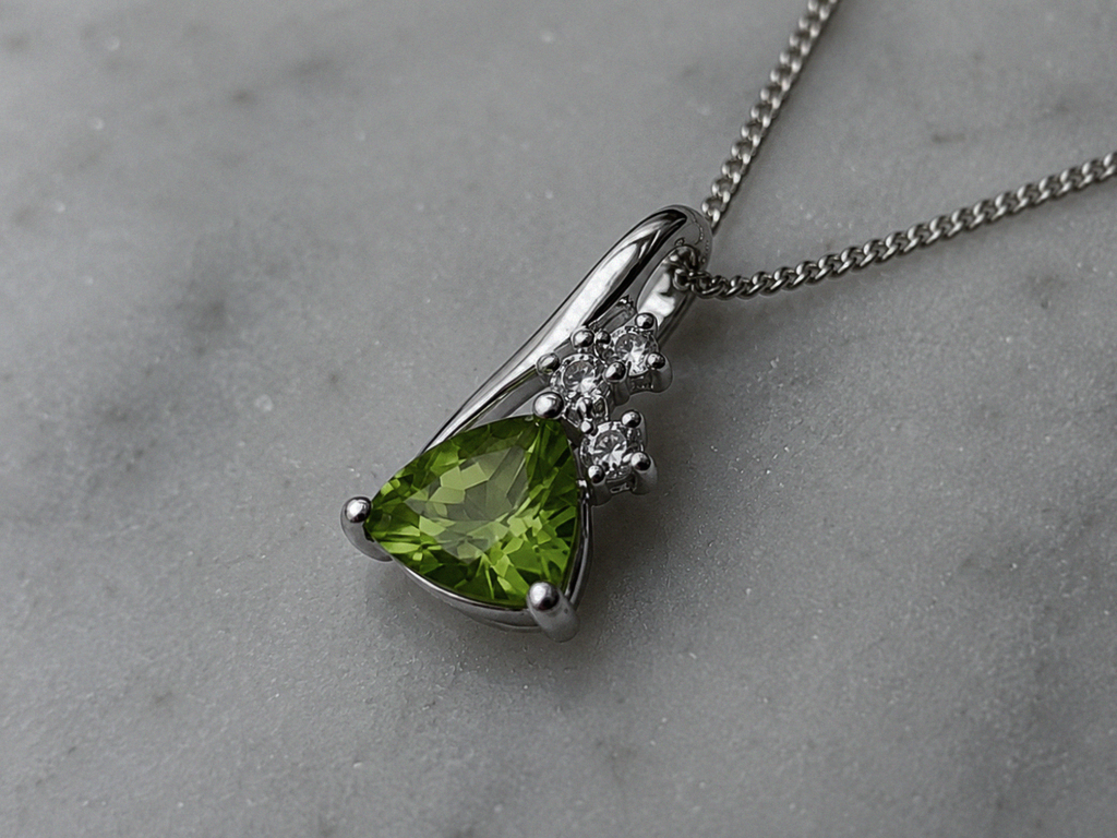 9ct White Gold Trillion Peridot & White Topaz Pendant – 46cm Curb Chain