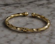 9ct Yellow Gold Sculpted Ribbed Twist Spring Bangle