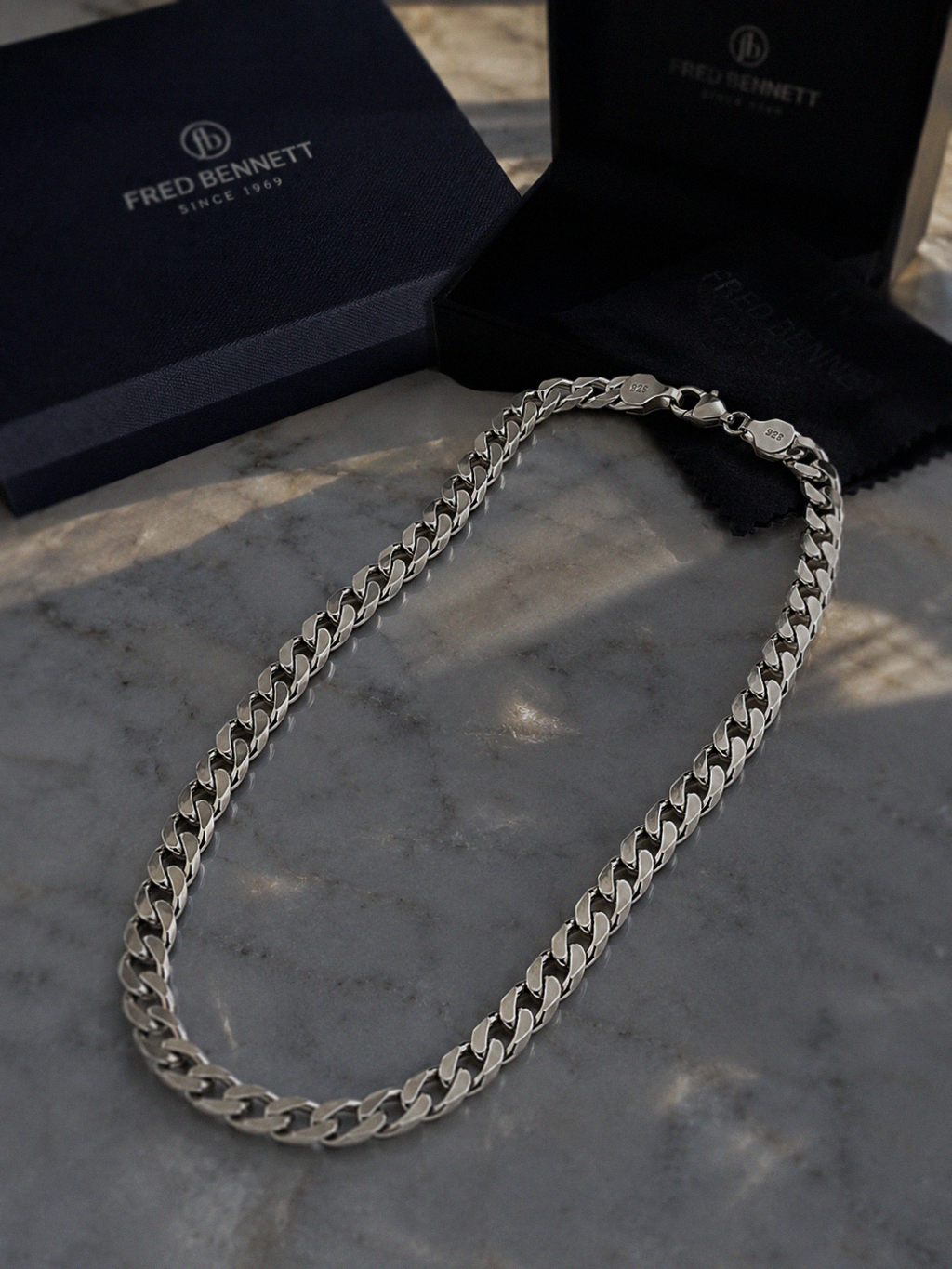 Fred Bennett - Heavyweight Diamond-cut curb chain necklace in Sterling Silver - 56cm