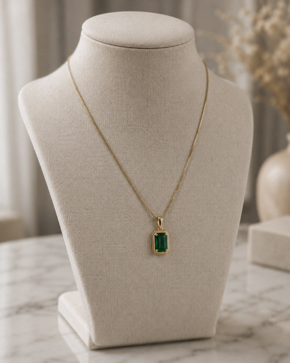 9ct Yellow Gold Emerald Pendant – Chunky Border Design