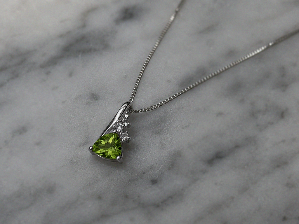 9ct White Gold Trillion Peridot & White Topaz Pendant – 46cm Curb Chain