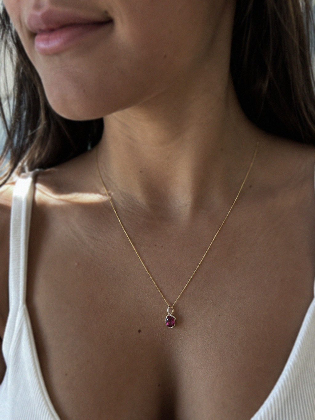 9ct Gold Garnet & Diamond Elegant Twist Necklace