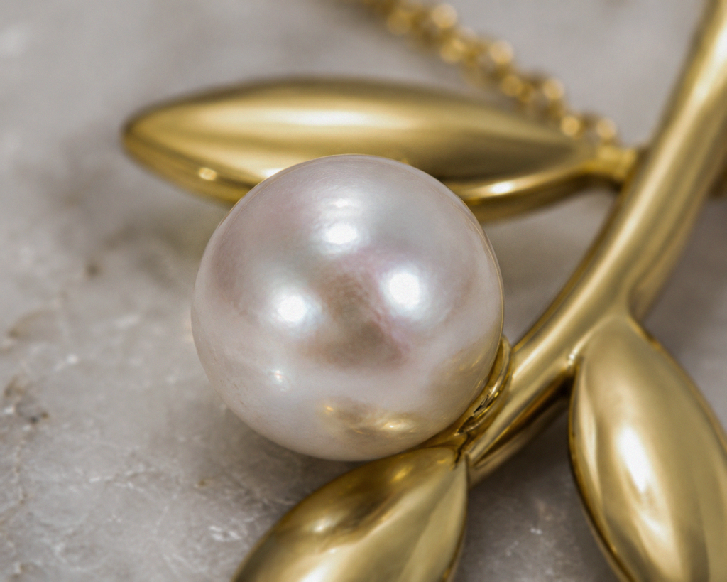Willow Pearl Necklace in 9ct Gold