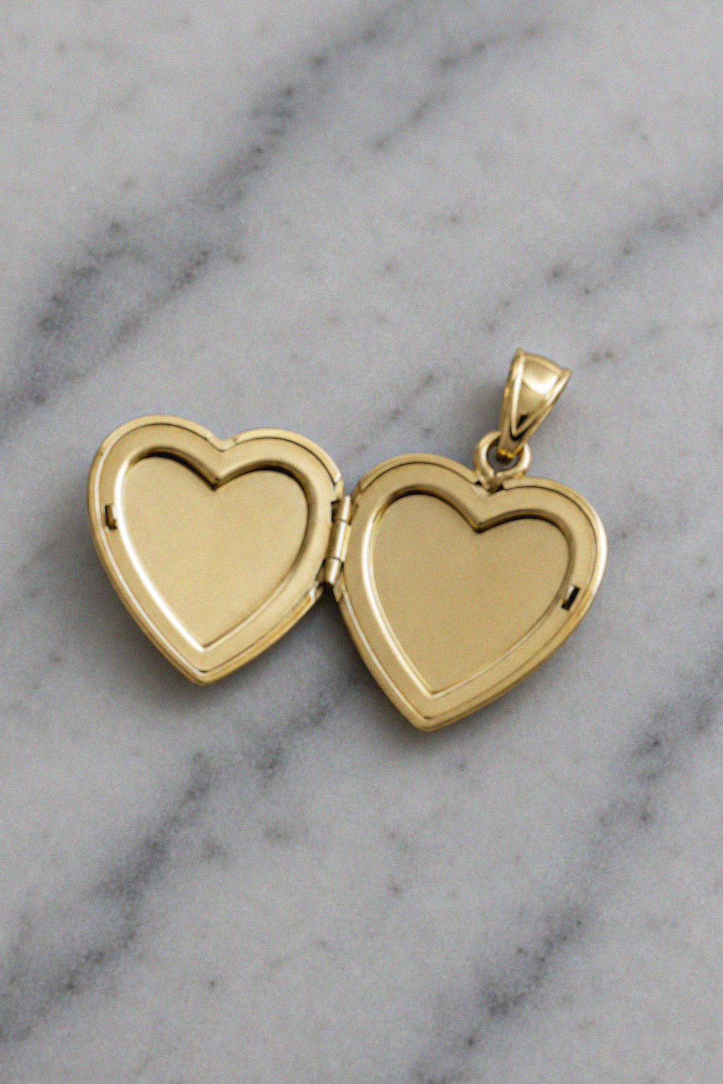 9ct Gold Heart Locket Pendant & Chain