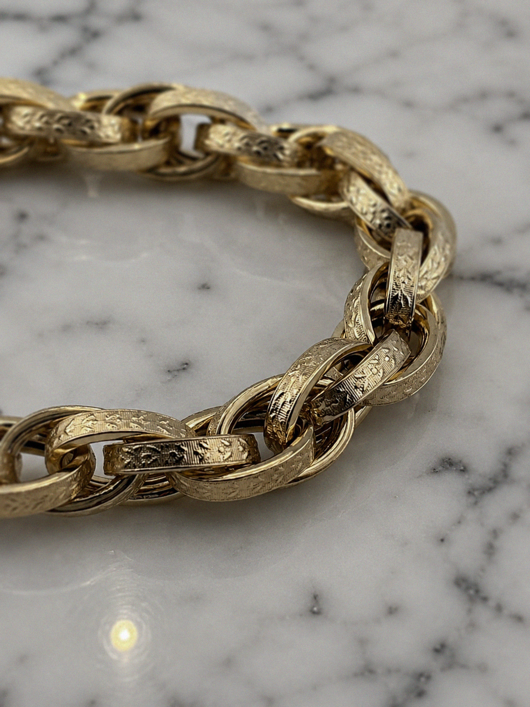 Solid 9ct Yellow Gold Prince of Wales Bracelet with Filigree Heart Padlock – 19.5g