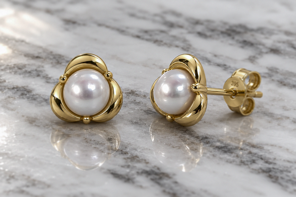 Petal Set Freshwater Pearl Stud Earrings in 9ct Gold