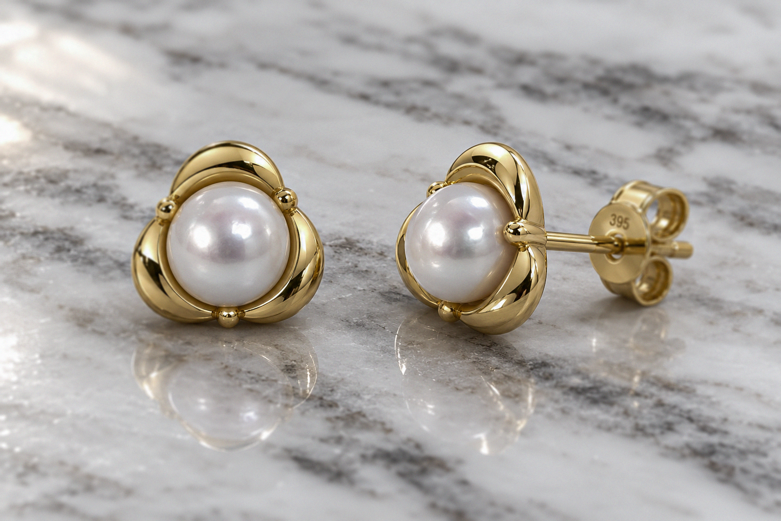 Petal Set Freshwater Pearl Stud Earrings in 9ct Gold