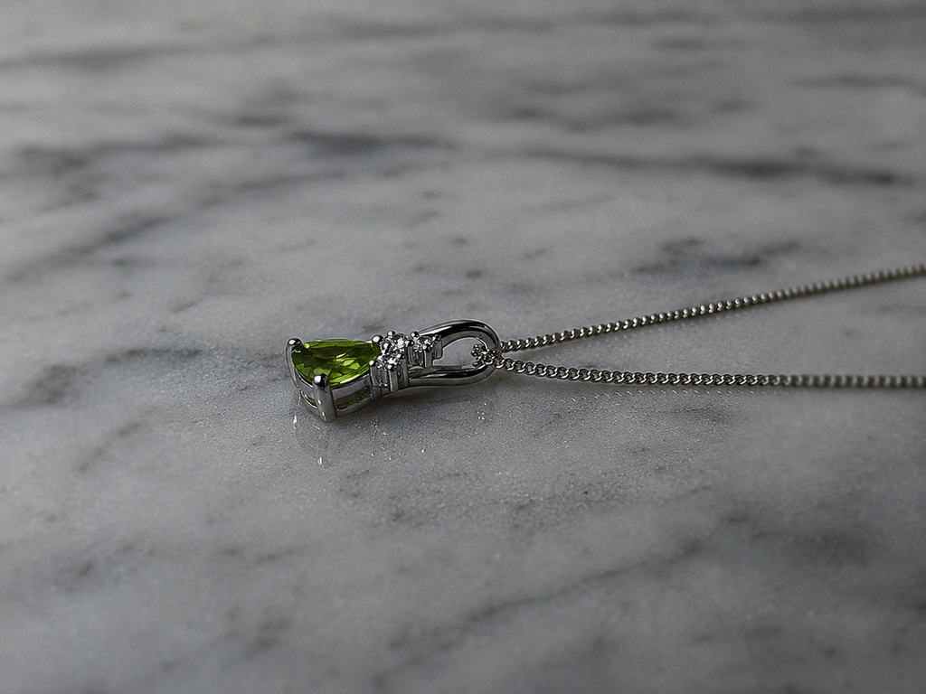 9ct White Gold Trillion Peridot & White Topaz Pendant – 46cm Curb Chain