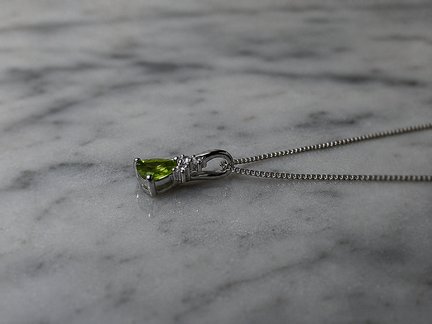 9ct White Gold Trillion Peridot & White Topaz Pendant – 46cm Curb Chain