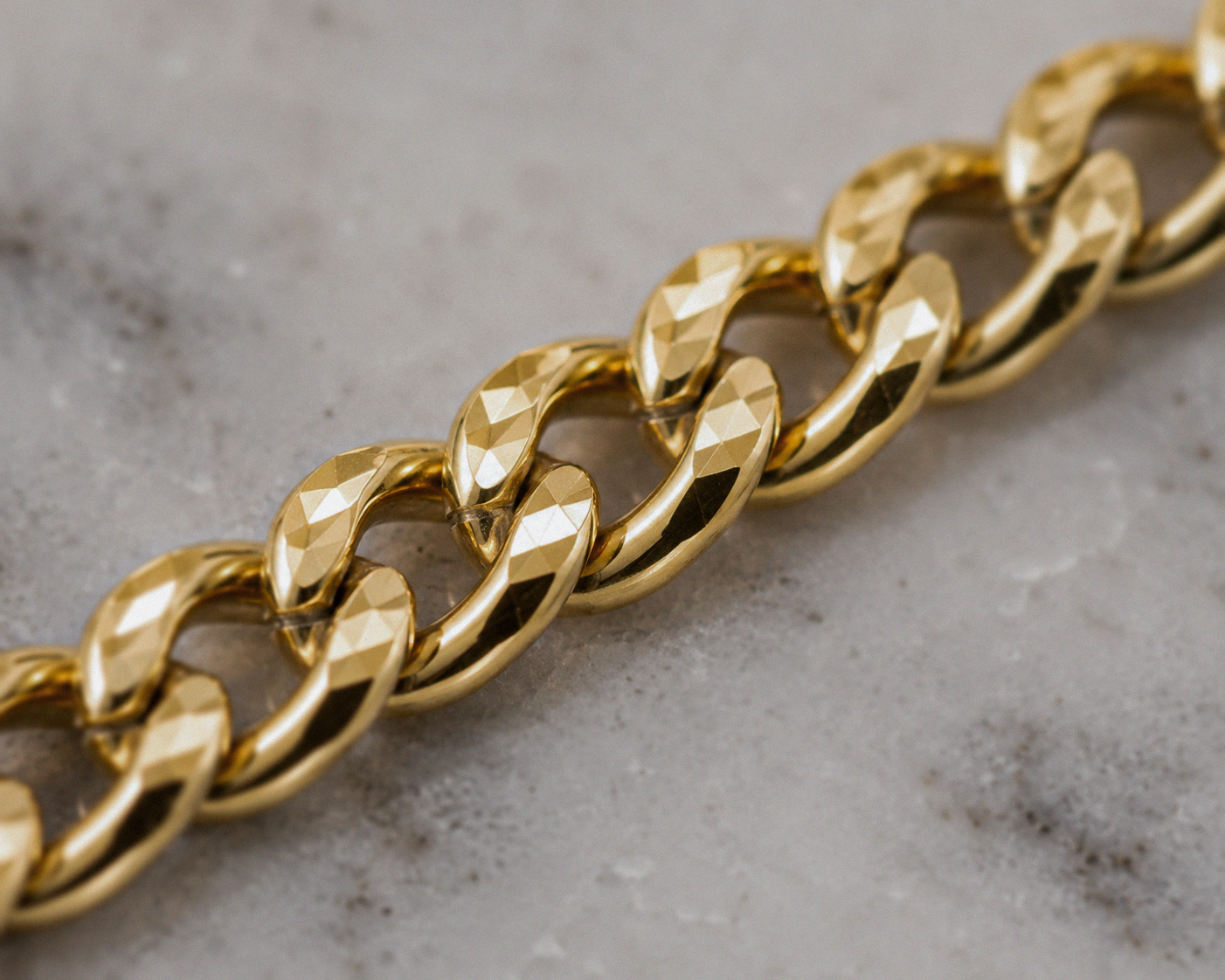 18ct Gold Pendant Curb Chain – 18” 3.1g (Italian gold)