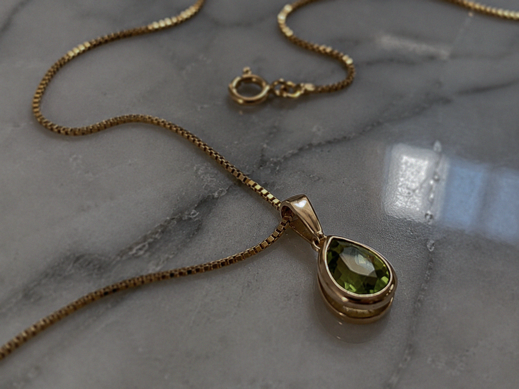 9ct Yellow Gold Peridot Teardrop Necklace – Natural August Birthstone