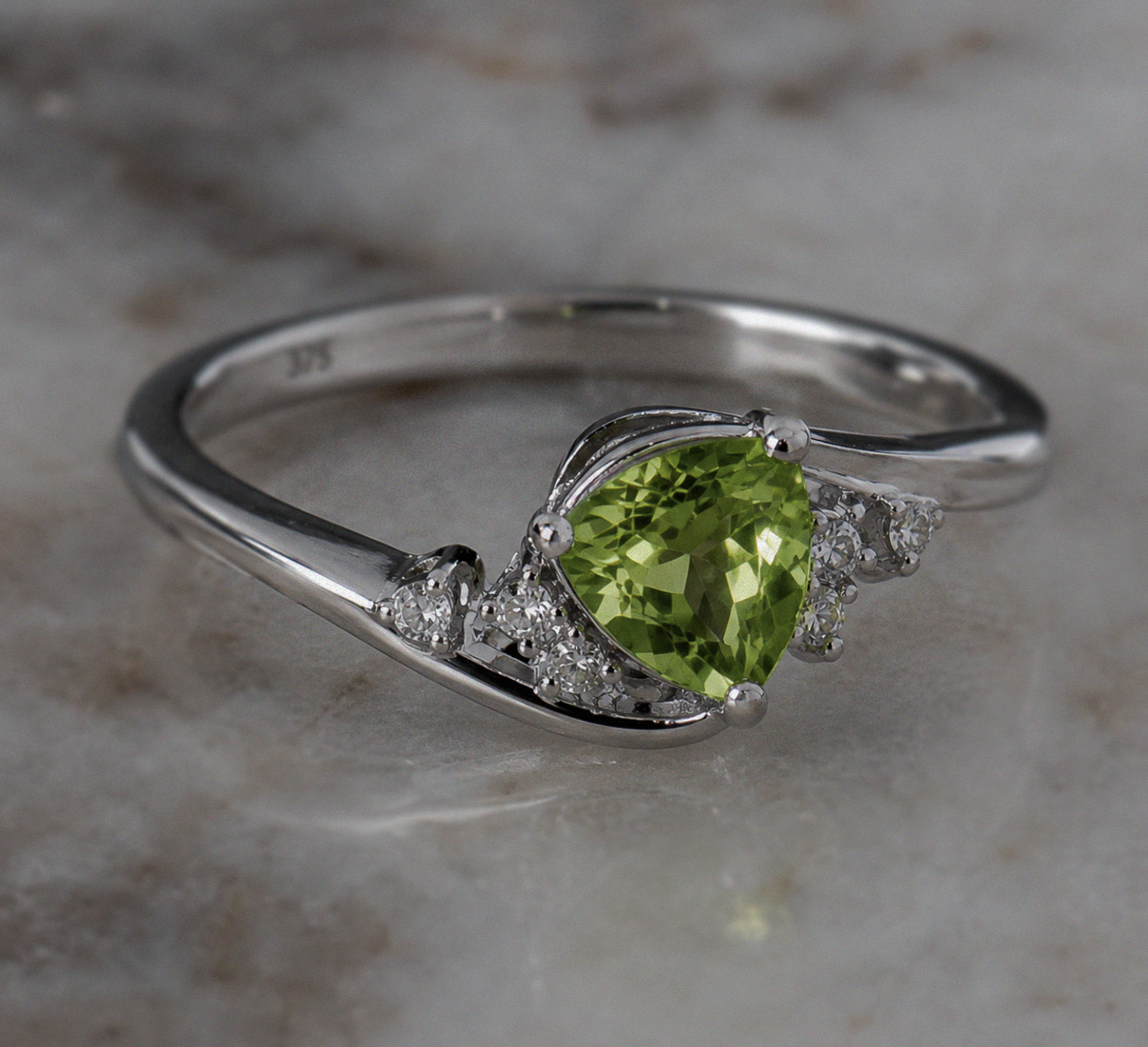 9ct White Gold Trillion Peridot & White Topaz Ring