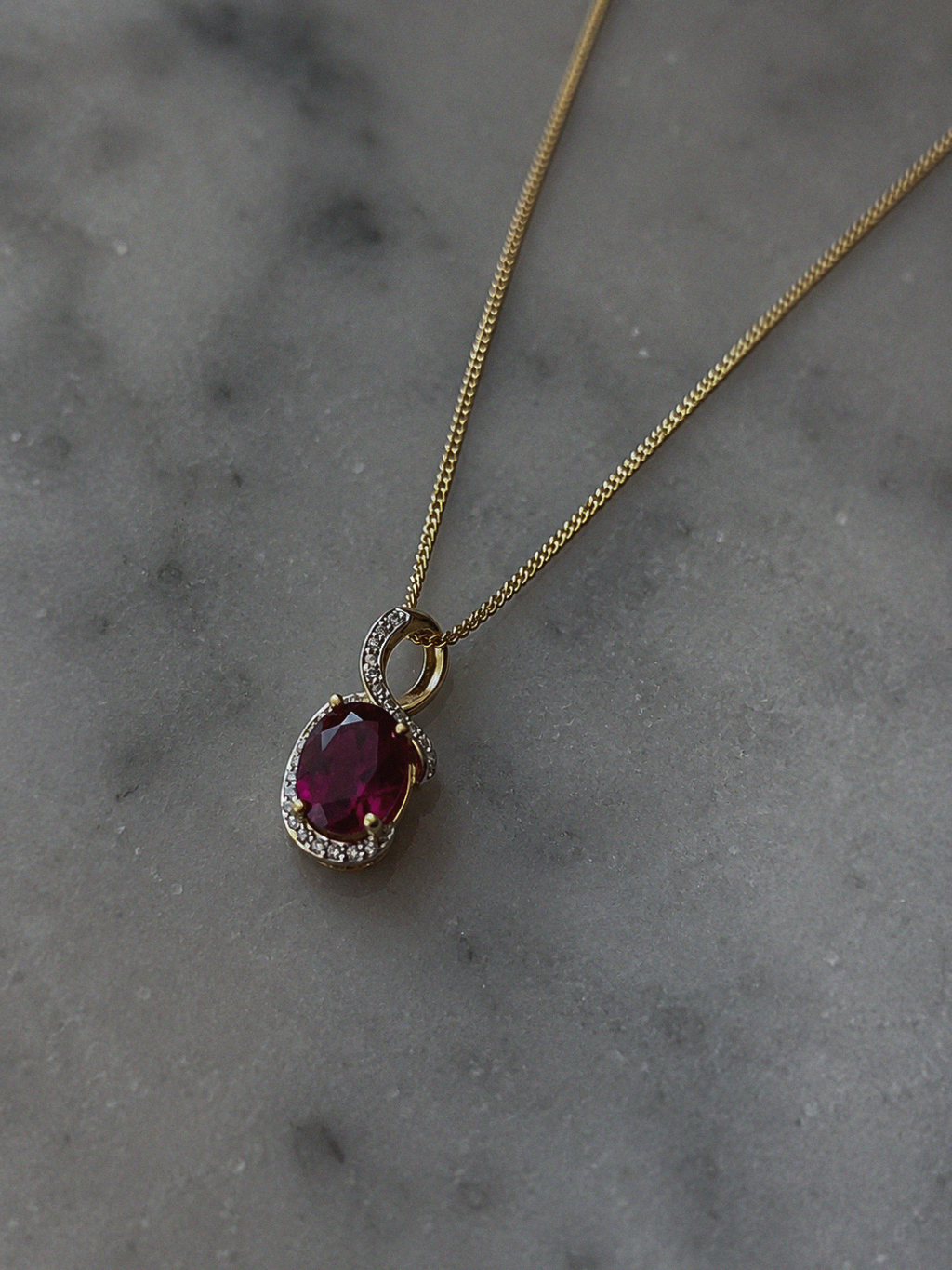 9ct Gold Garnet & Diamond Elegant Twist Necklace