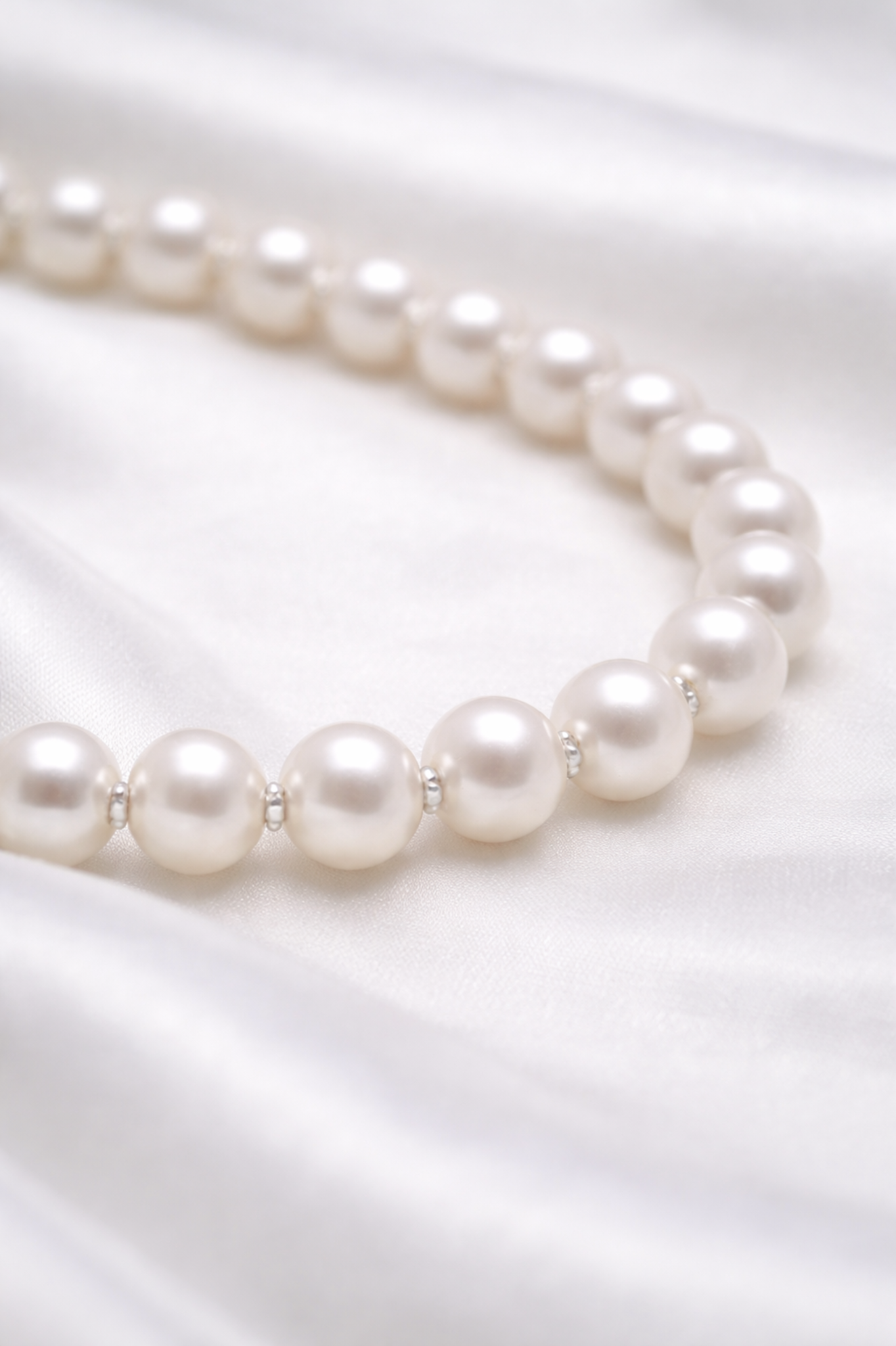 White Pearl Bracelet in Sterling Silver - Elegant Charm Link Design