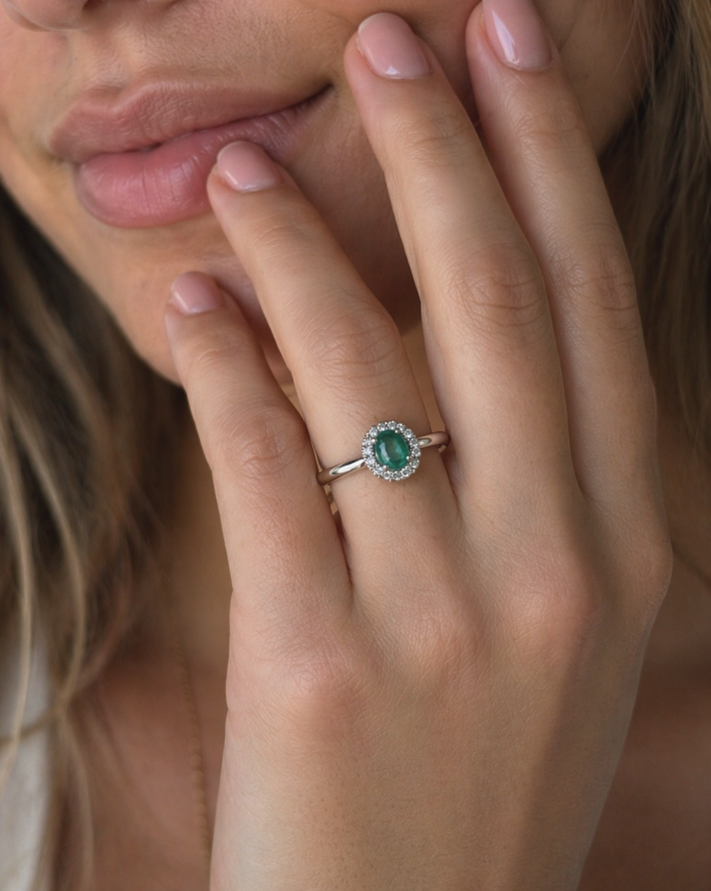 9ct White Gold Emerald & Diamond Cluster Ring