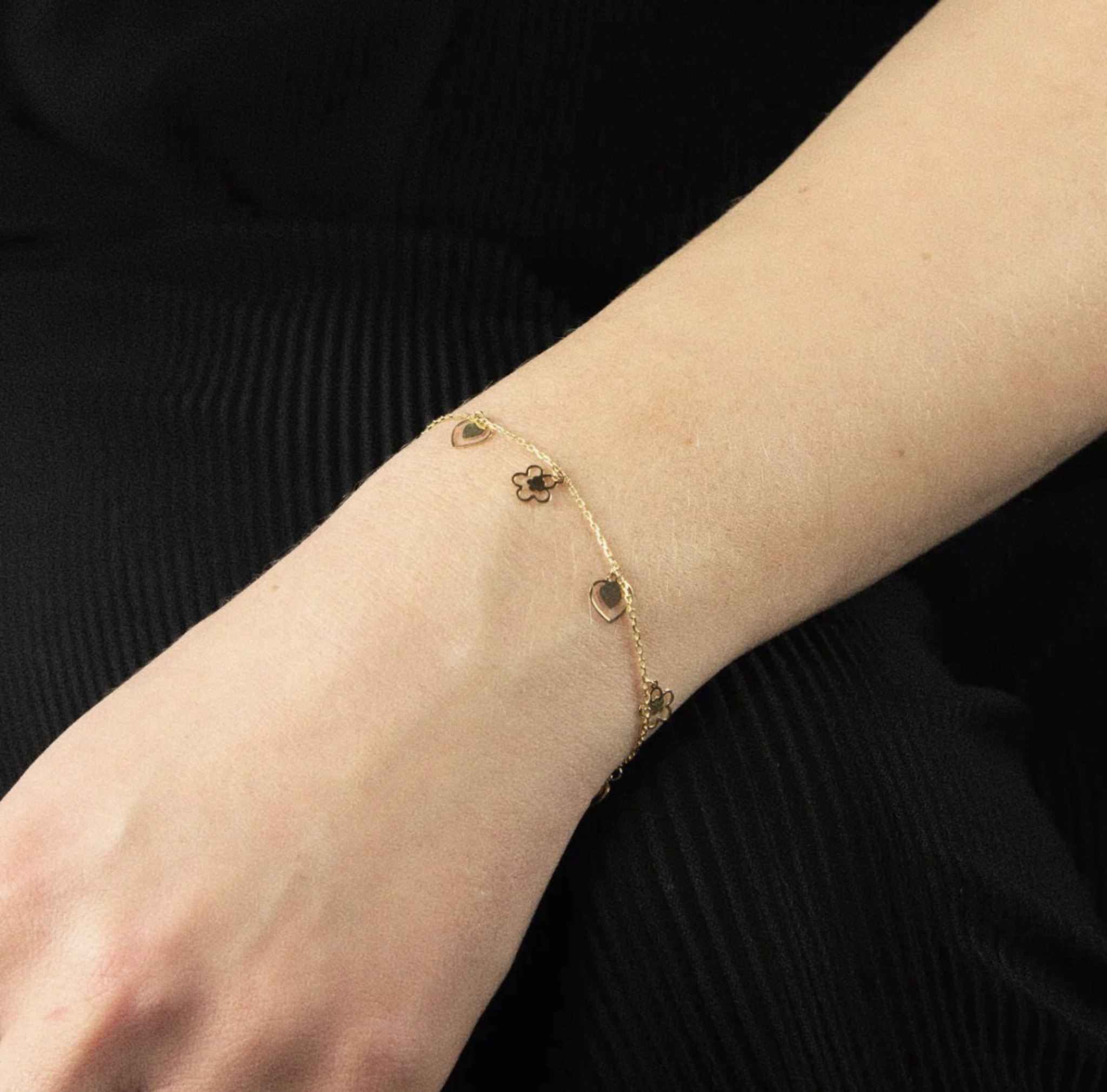 9ct Gold Heart & Flower Charm Bracelet - Delicate Charm Bracelet in Yellow Gold.