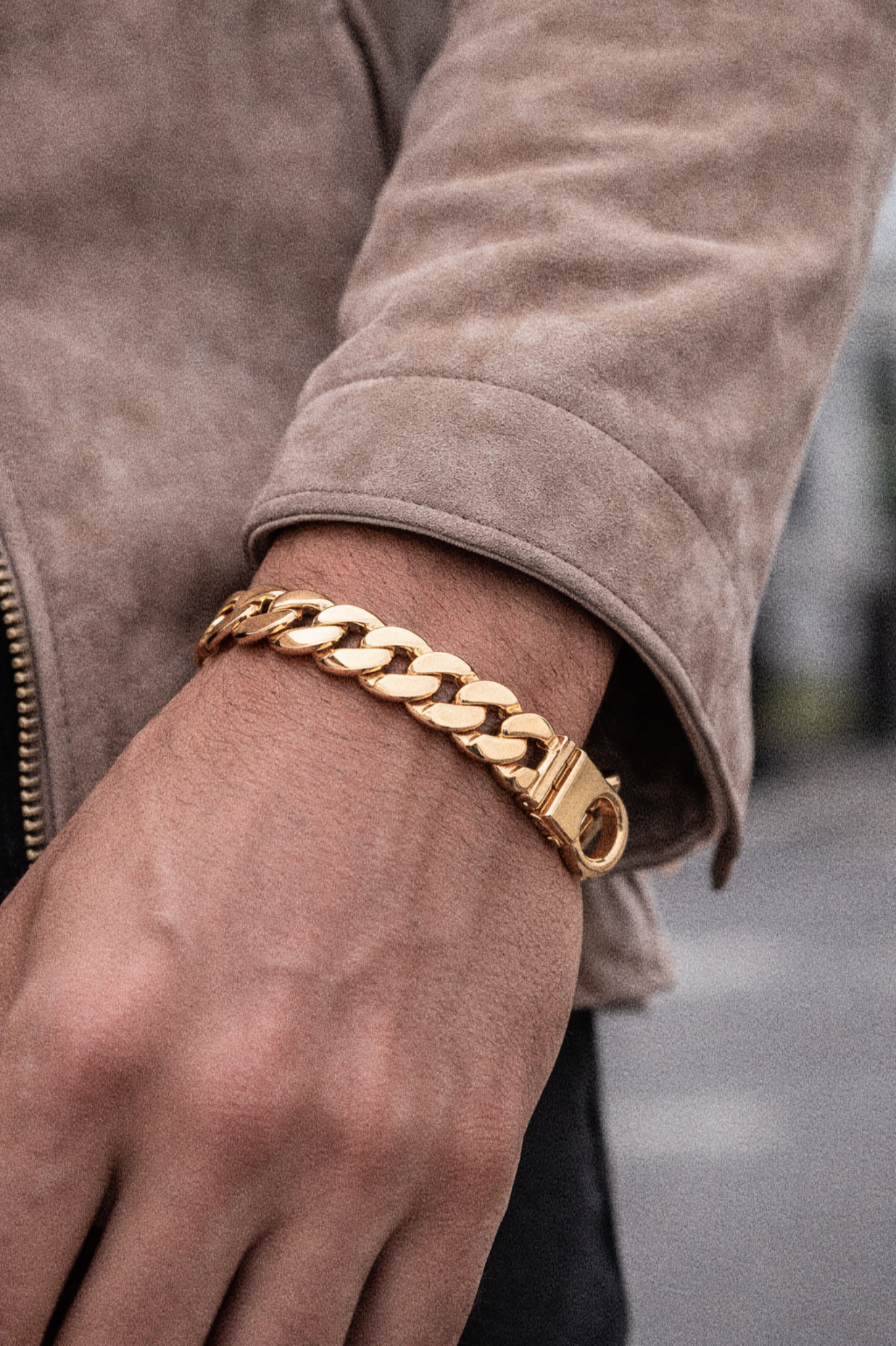9ct Yellow Gold Heavy Flat Curb Bracelet (94g) 17mm Statement Piece