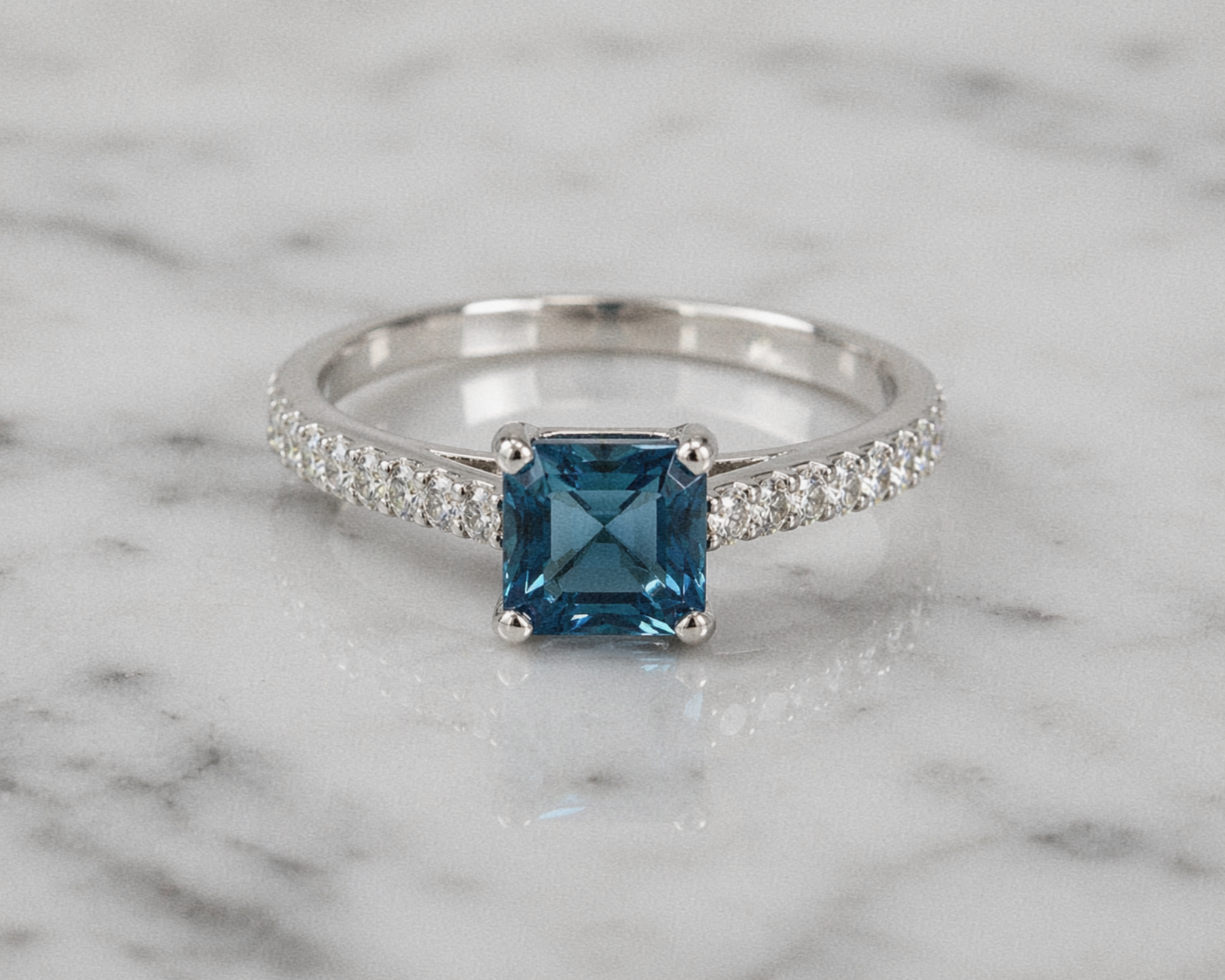 9ct White Gold London Blue Topaz & Diamond Set Shoulder Ring