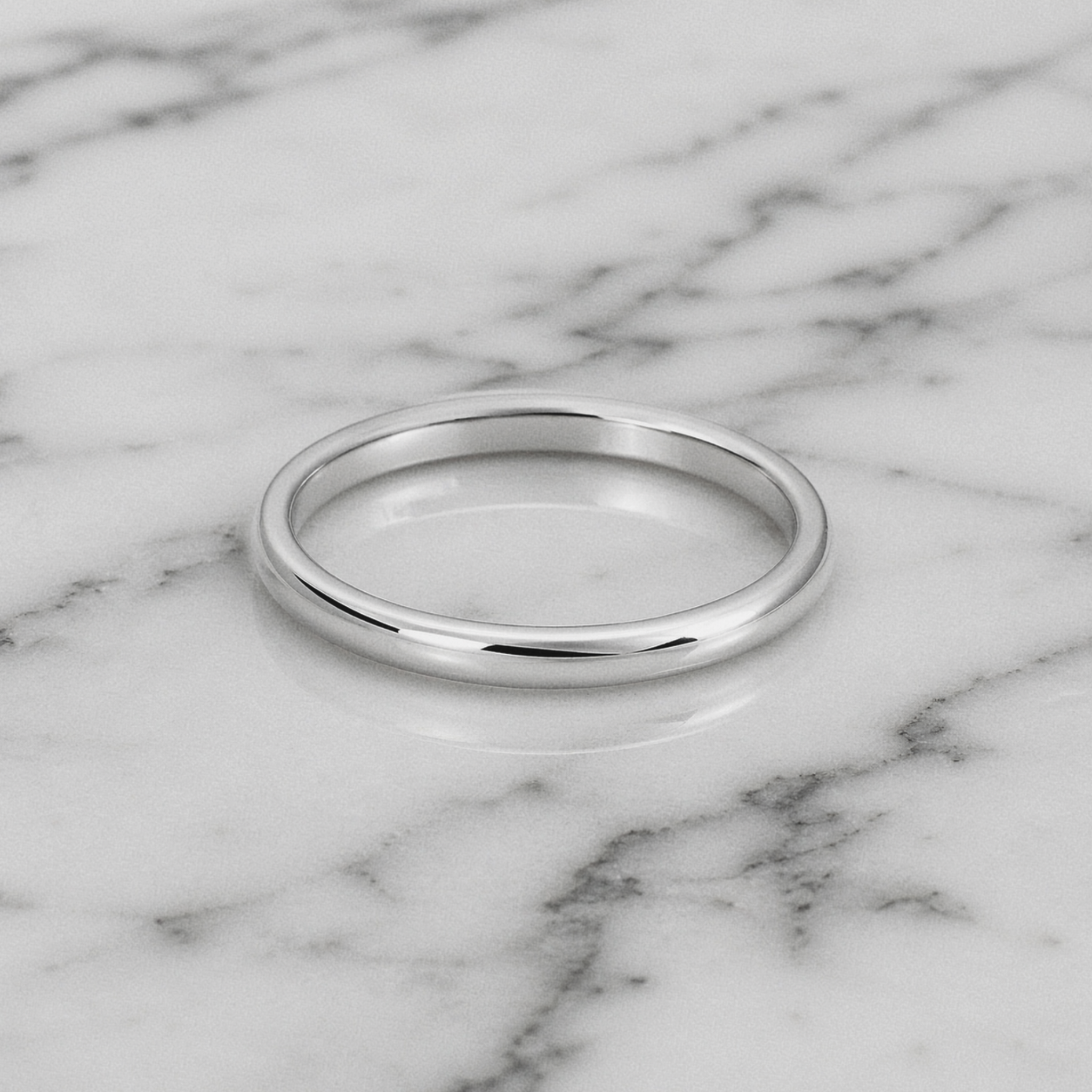 9ct White Gold 4mm Court Men’s Ring – Classic Polished Band